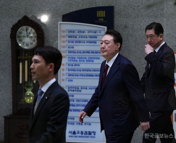 尹측 "7월 5일 오전 9시 내란특검 출석…적극 진술할 것" 기사 사진