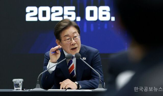 이재명 대통령 "주식이 부동산 대체투자로 자리잡도록 다양한 방안 마련" 기사 사진