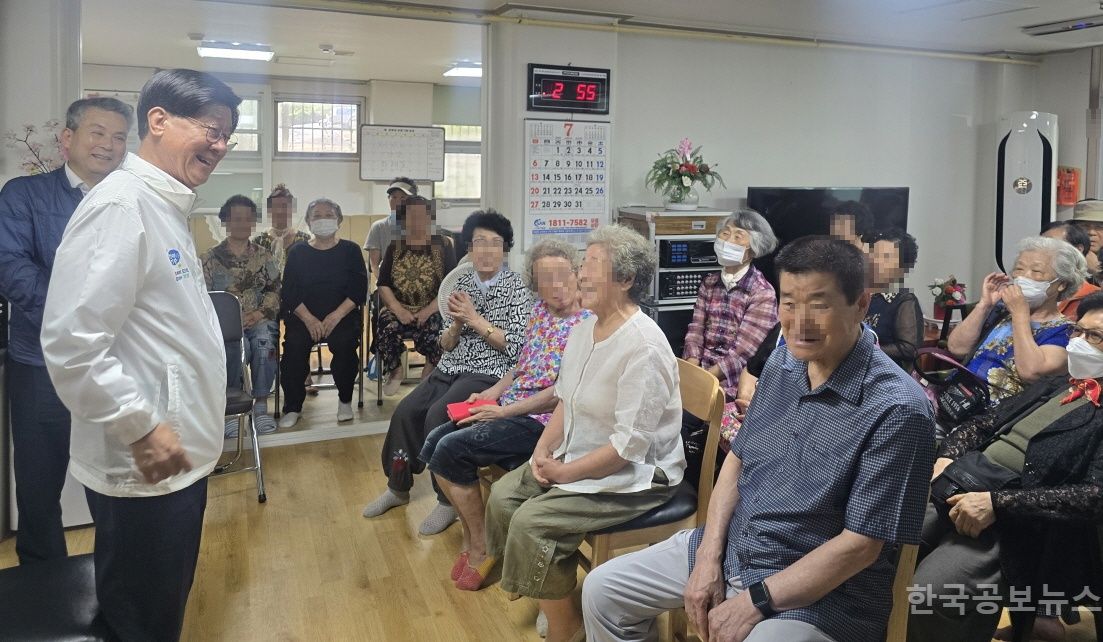 기장군, 경로당 현장방문 추진으로 지역 어르신들과 소통 강화 기사 사진