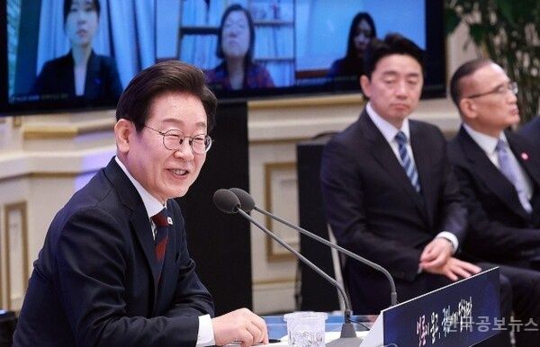 李 대통령 "민생회복에 전력…부동산 시장 안정화에 힘 쓸 것" 기사 사진