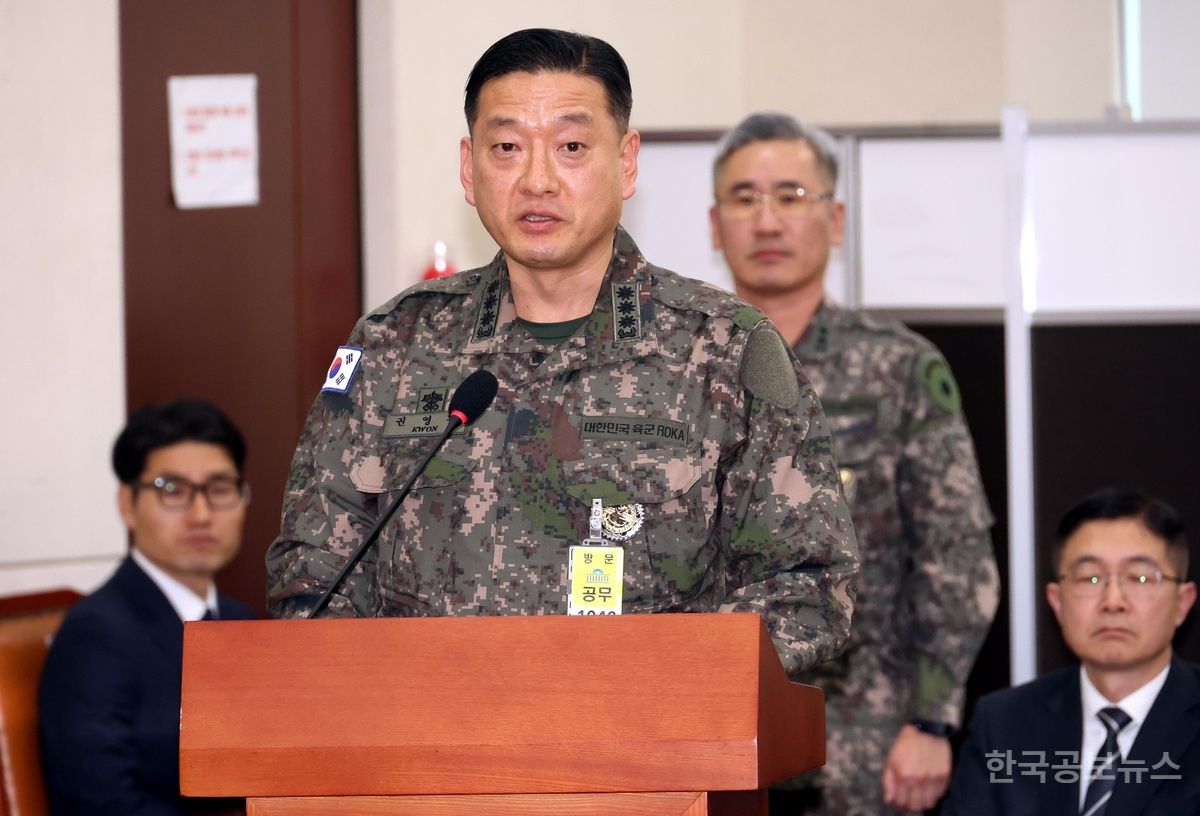 권영환 전 합참 계엄과장 "발령된 포고문에 의사들 들어가 굉장히 이상해" 기사 사진