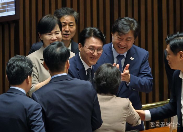김민석 총리 인준안 국회 본회의 통과… 국힘은 표결 불참 기사 사진