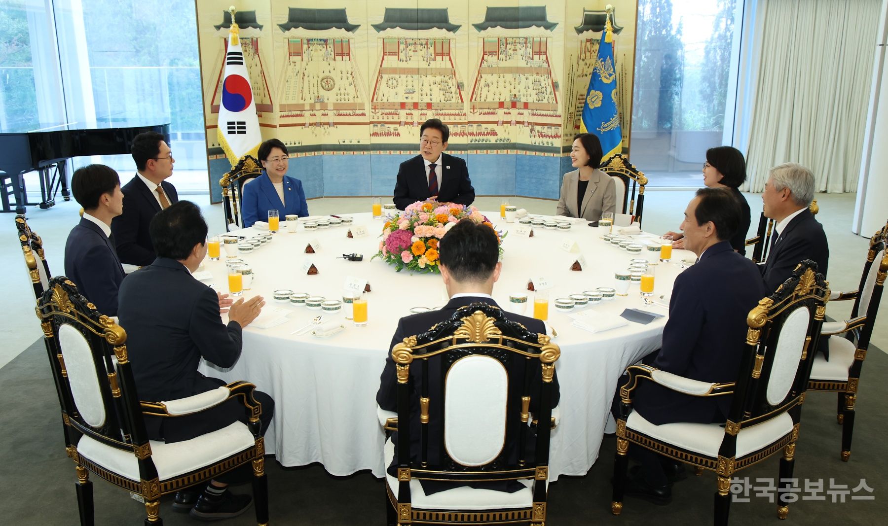 이재명 대통령, 야5당 '조국·화물연대' 사면복권 건의에 실태파악 지시 기사 사진