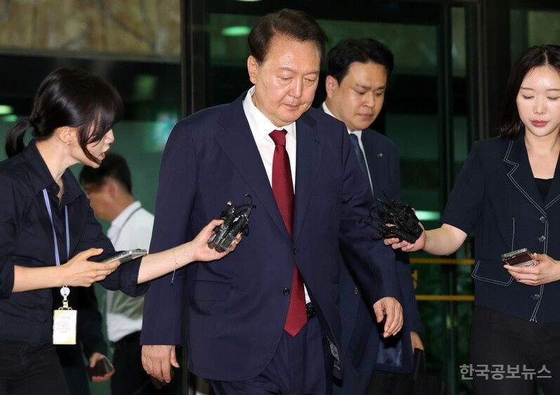 尹측 "내란 사건 특검에 이첩, 무효"… 특검 "특검법 곡해하는 독자적 해석" 기사 사진