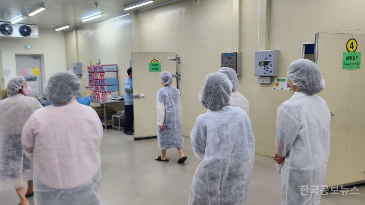 예목유치원 학부모회, 예산군공공급식지원센터 현장 견학 기사 사진