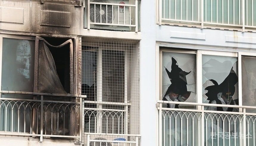 행정안전부 재난안전관리본부장, 부산 기장군 아파트 화재 현장 방문 기사 사진