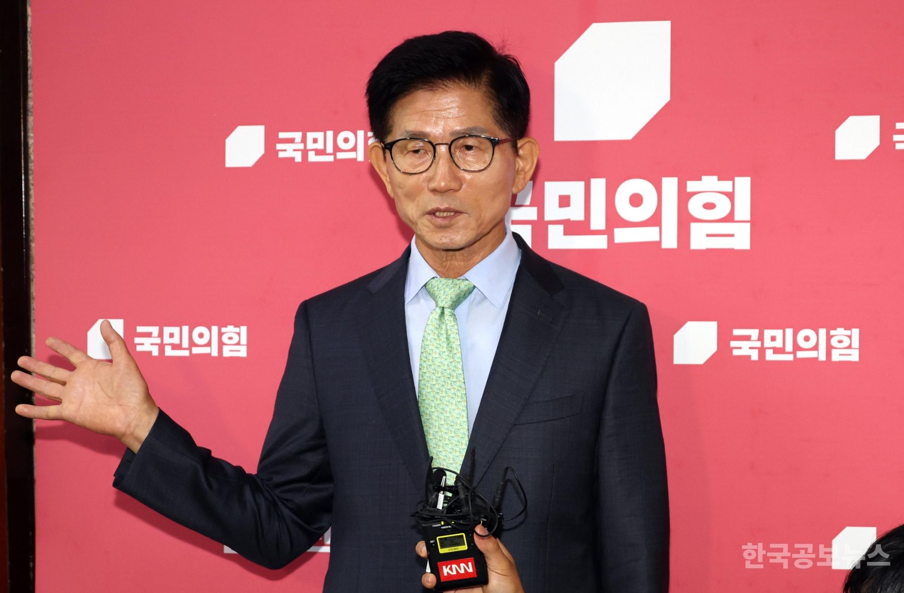 국힘 김문수 "전당대회, 나간다 안나간다 할 위치 아냐"  기사 사진