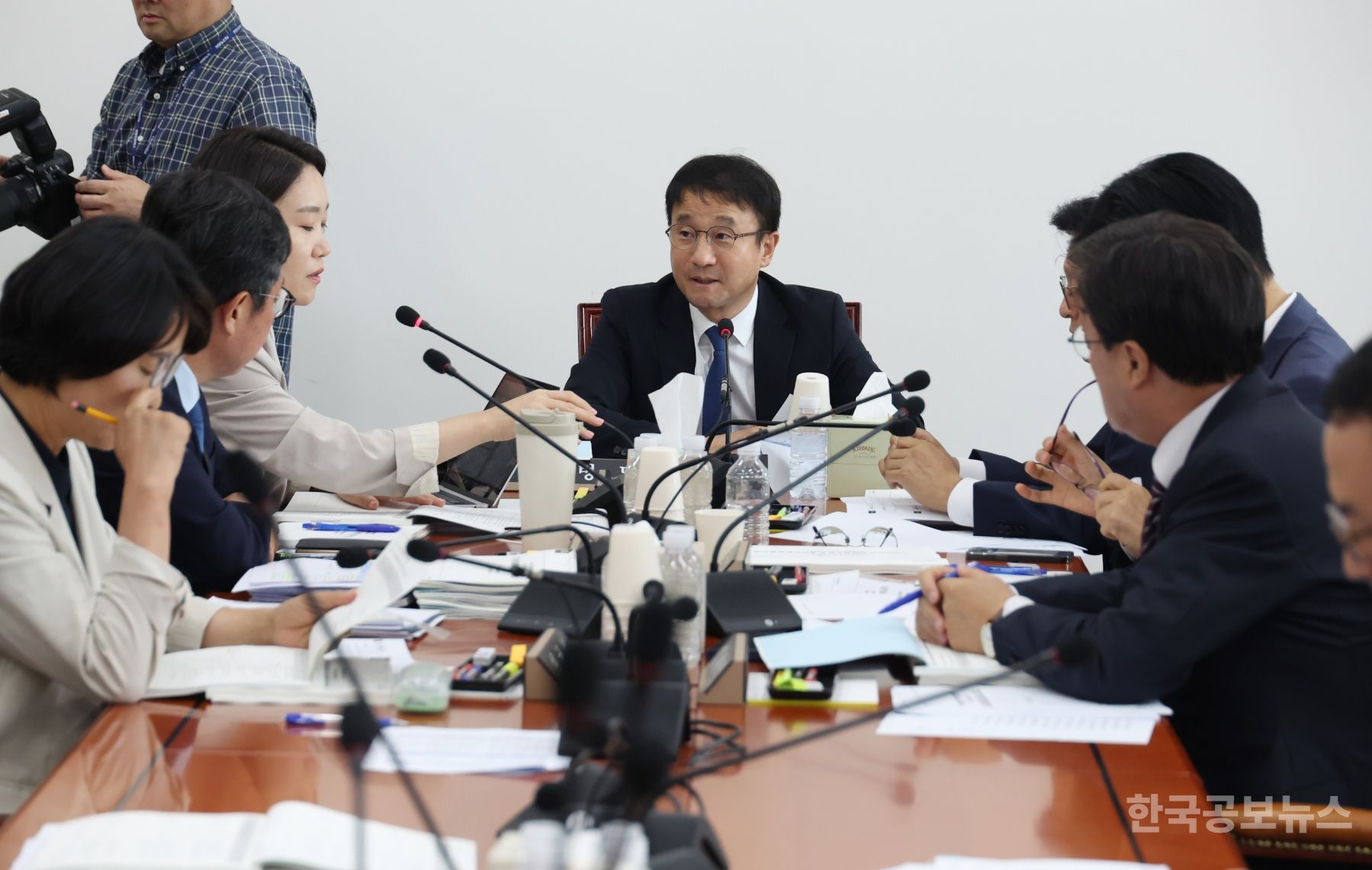 국회 예결위, 국힘 퇴장 속 31.8조 추경안 처리…정부안보다 1.2조 증액 기사 사진