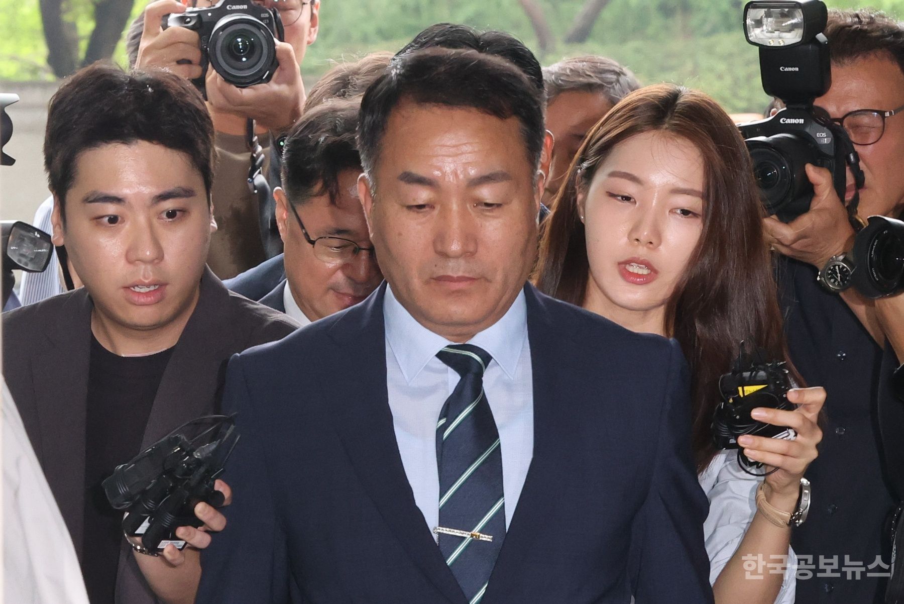 '수사외압 키맨' 김계환 전 해병대 사령관, 침묵 속 순직해병 특검 출석 기사 사진