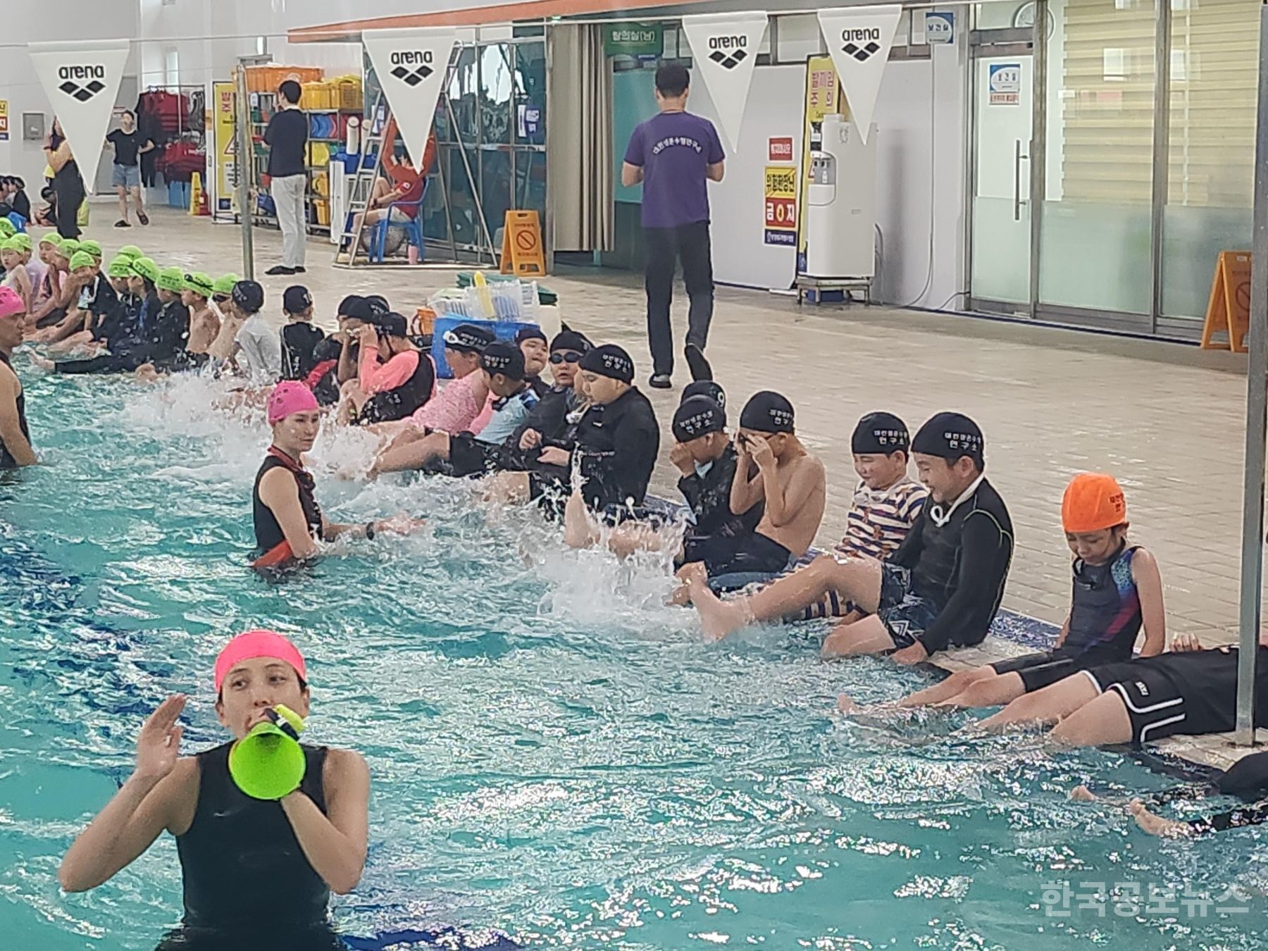 덕벌초 3~5학년 생존수영 교육 기사 사진