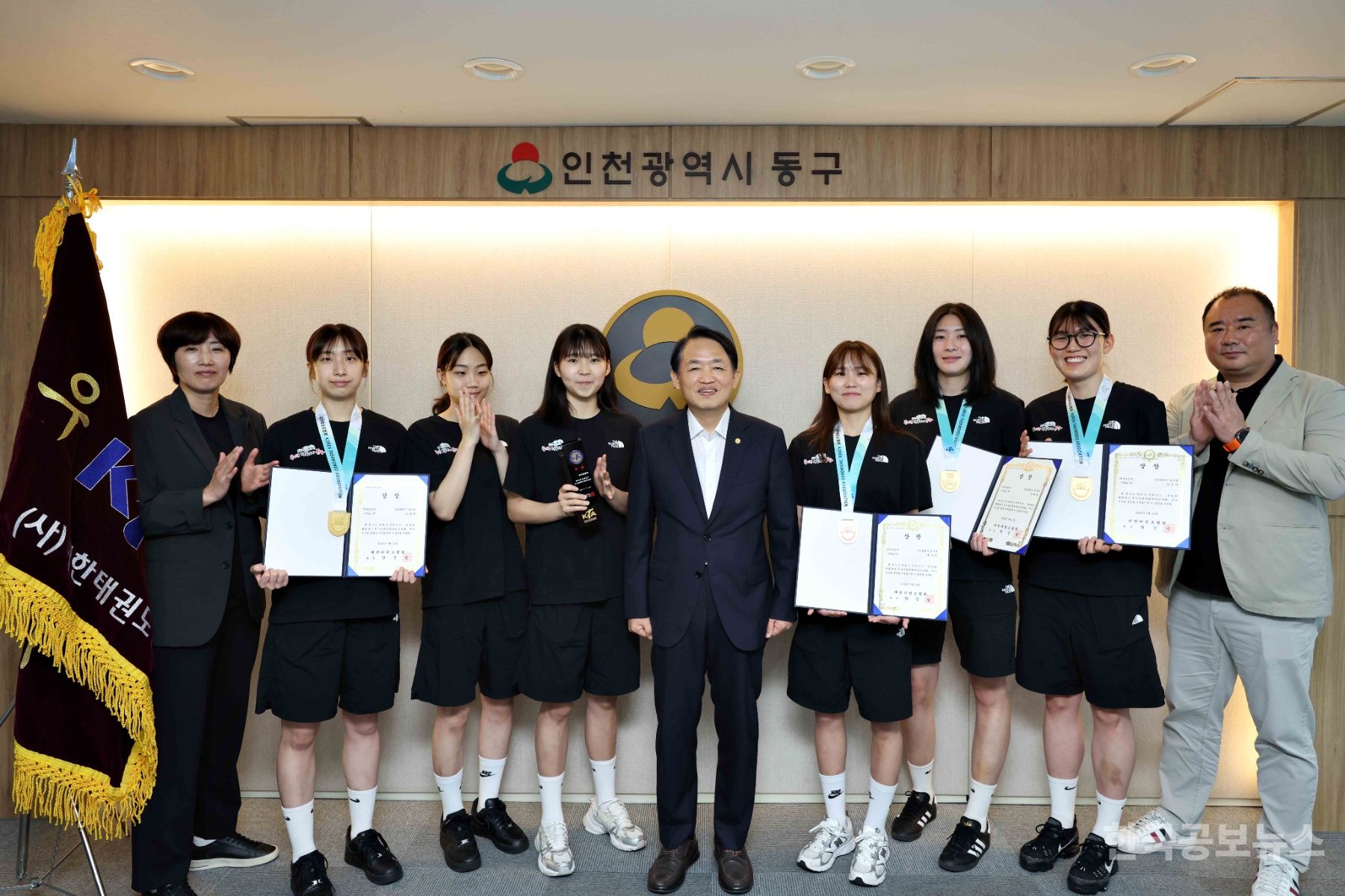 인천 동구 여자태권도 선수단, 제55회 협회장기 전국단체대항 3년 연속 개인전 종합우승  기사 사진