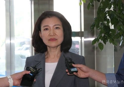 李 대통령, 이진숙 방통위원장 겨냥 "국무회의 개인 정치에 활용해선 안돼" 기사 사진
