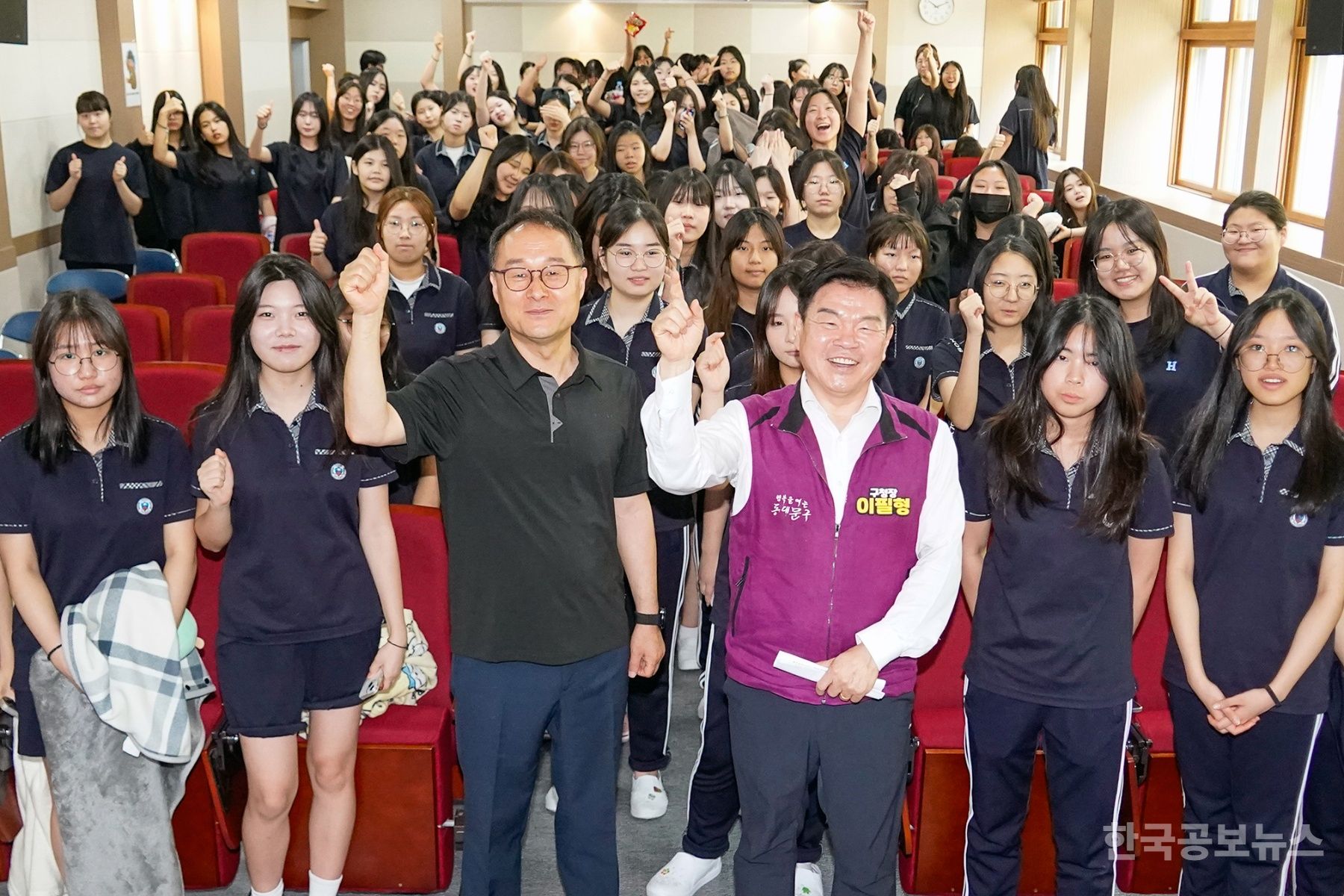 이필형 구청장, 고교생에 ‘위기 극복과 변화’ 특강 펼쳐 기사 사진