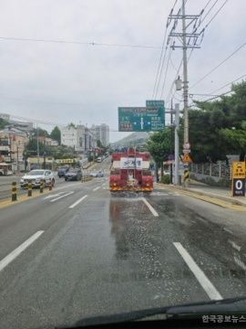 동해시, 폭염대응 도로변 살수작업 실시 기사 사진