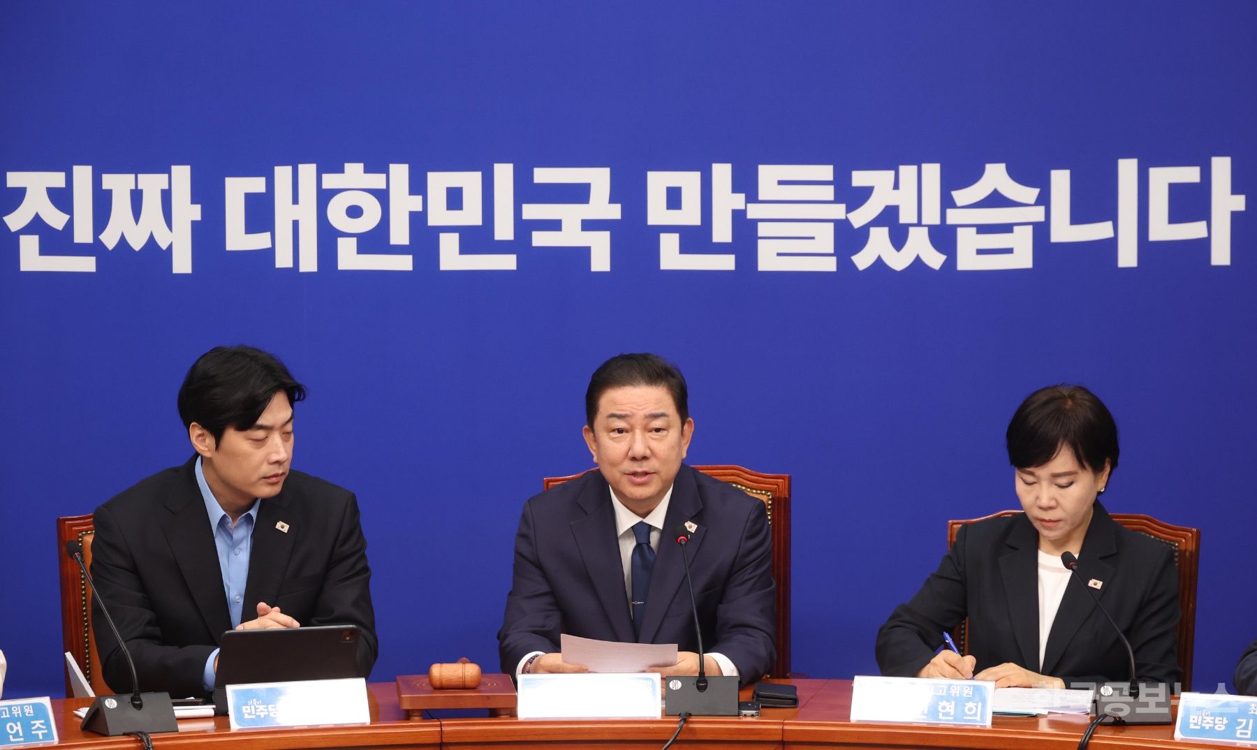 與, 尹 재구속 촉구 "국힘, 특검 협박·수사 방해"  기사 사진