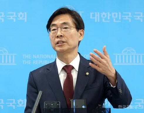 국힘 조경태 "당 대표 되면 인적쇄신위 구성…청산 대상 45명 이상" 기사 사진