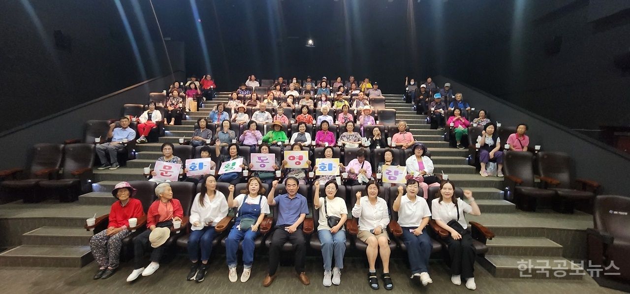 강화군 노인문화센터, 노인 일자리 활동 참여 어르신과 문화 활동 기사 사진