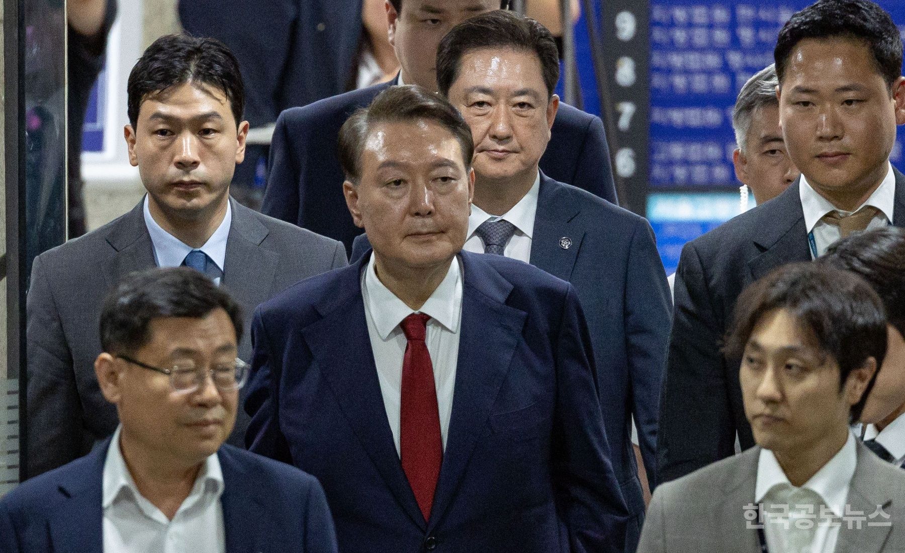 尹 전 대통령, 석방 4개월 만 재구속…법원 "증거 인멸 염려" 기사 사진