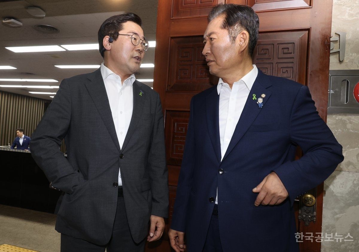 與 당대표 선거 2파전 확정 "기호 1번 정청래·2번 박찬대" 기사 사진