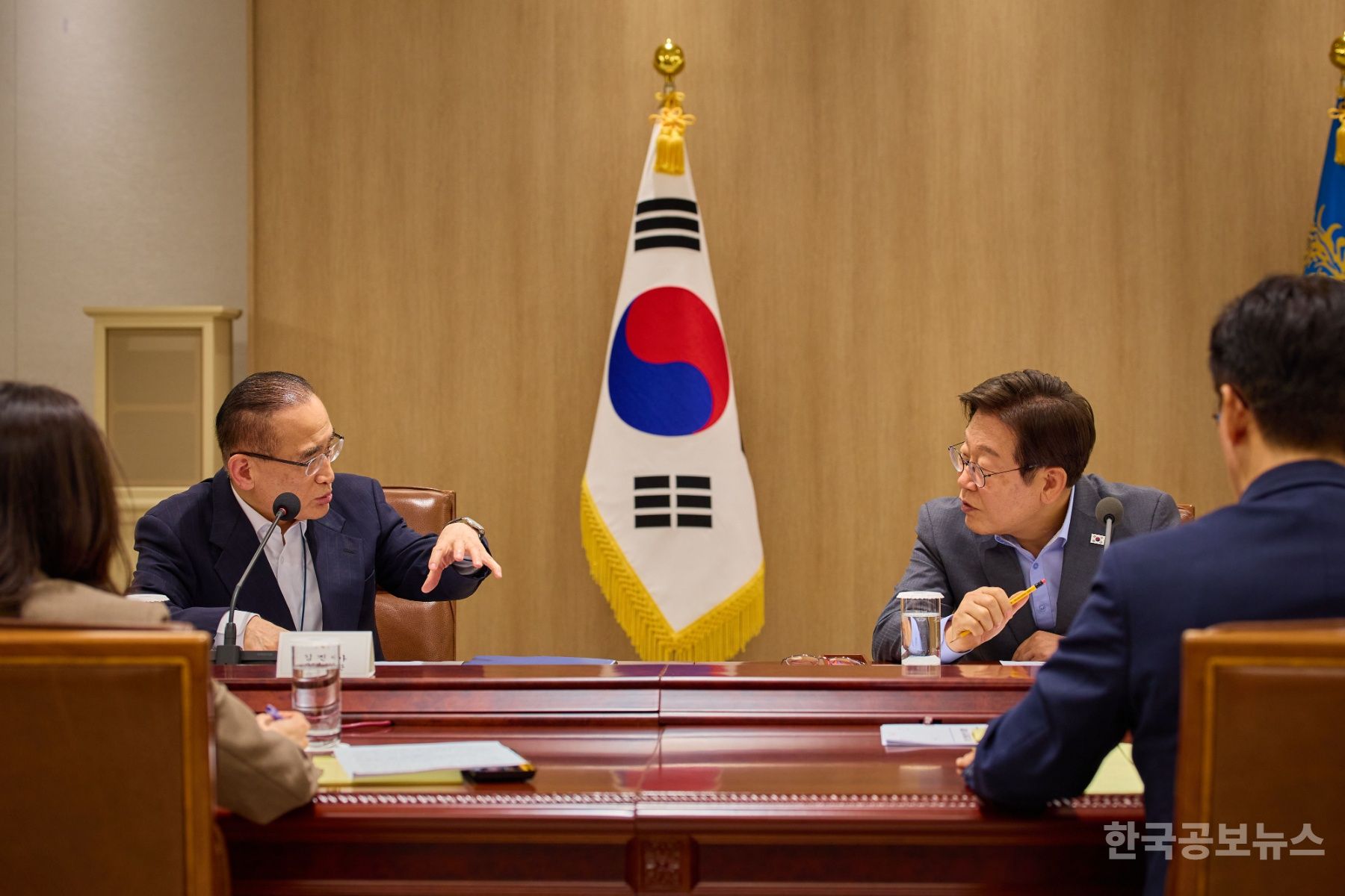 이재명 대통령, NSC 전체회의서 대미 관세협상 논의 "국익 최우선 모색" 기사 사진