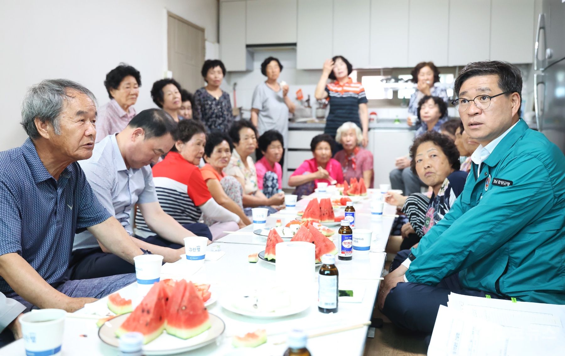 진병영 함양군수, 폭염 속 수동면 어르신 안전 점검 나서 기사 사진