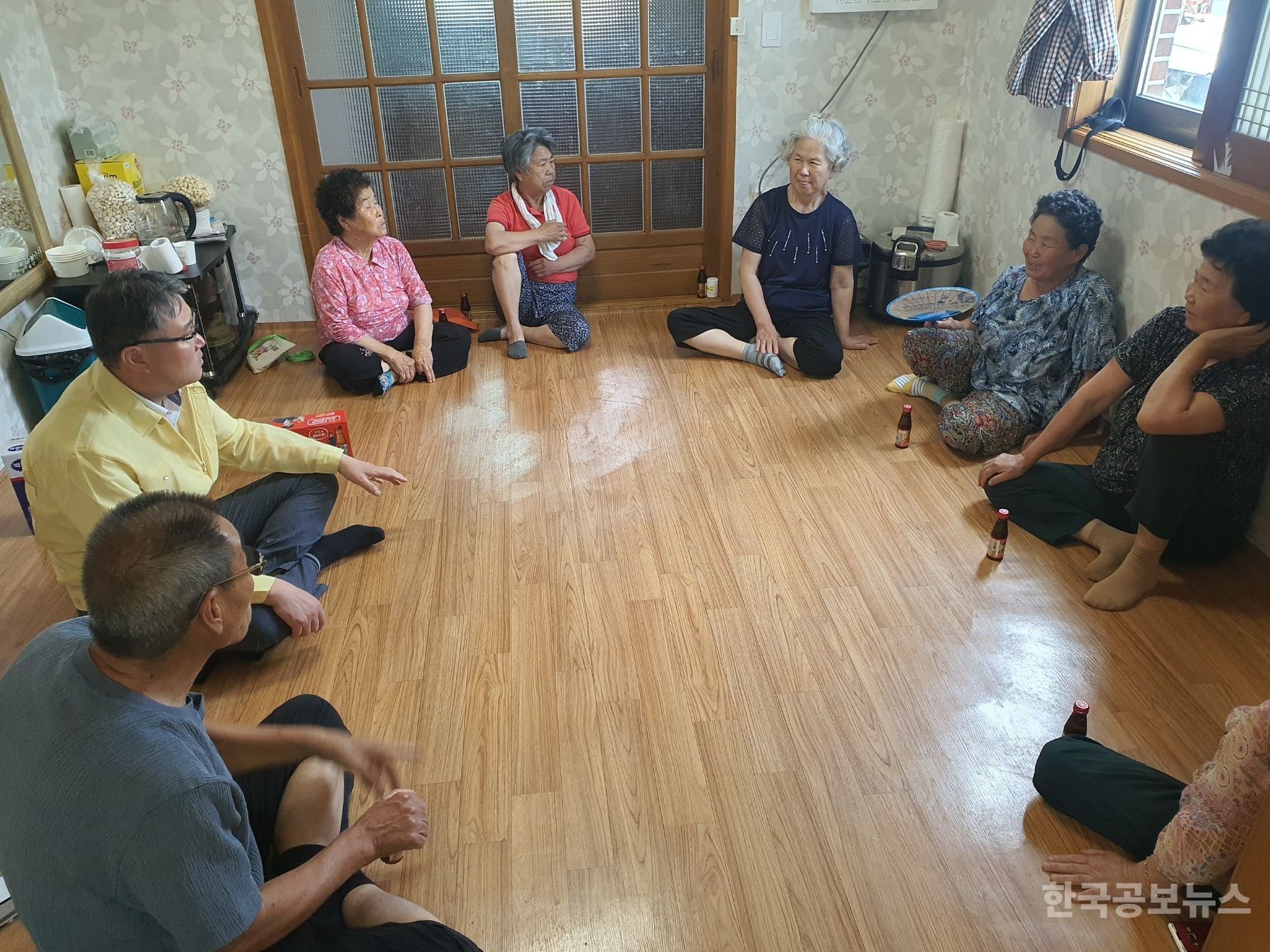 가조면, 하반기 경로당 어르신들께 안부인사 전해 기사 사진