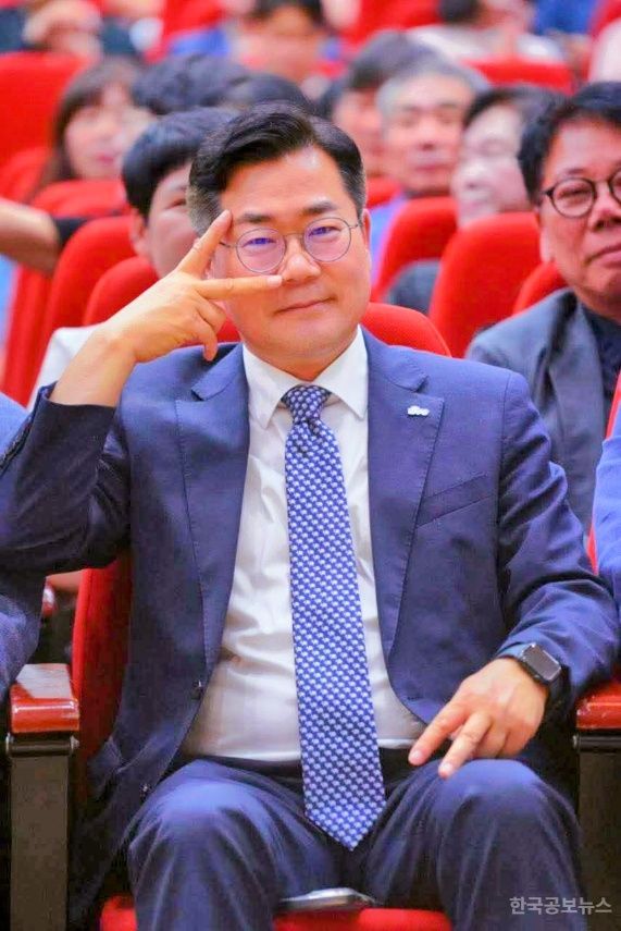 박찬대, 함께 더 크게… “여당 대표는 싸움만으론 부족하다, 회계사 출신 경제 전문가 자신 있다” 기사 사진