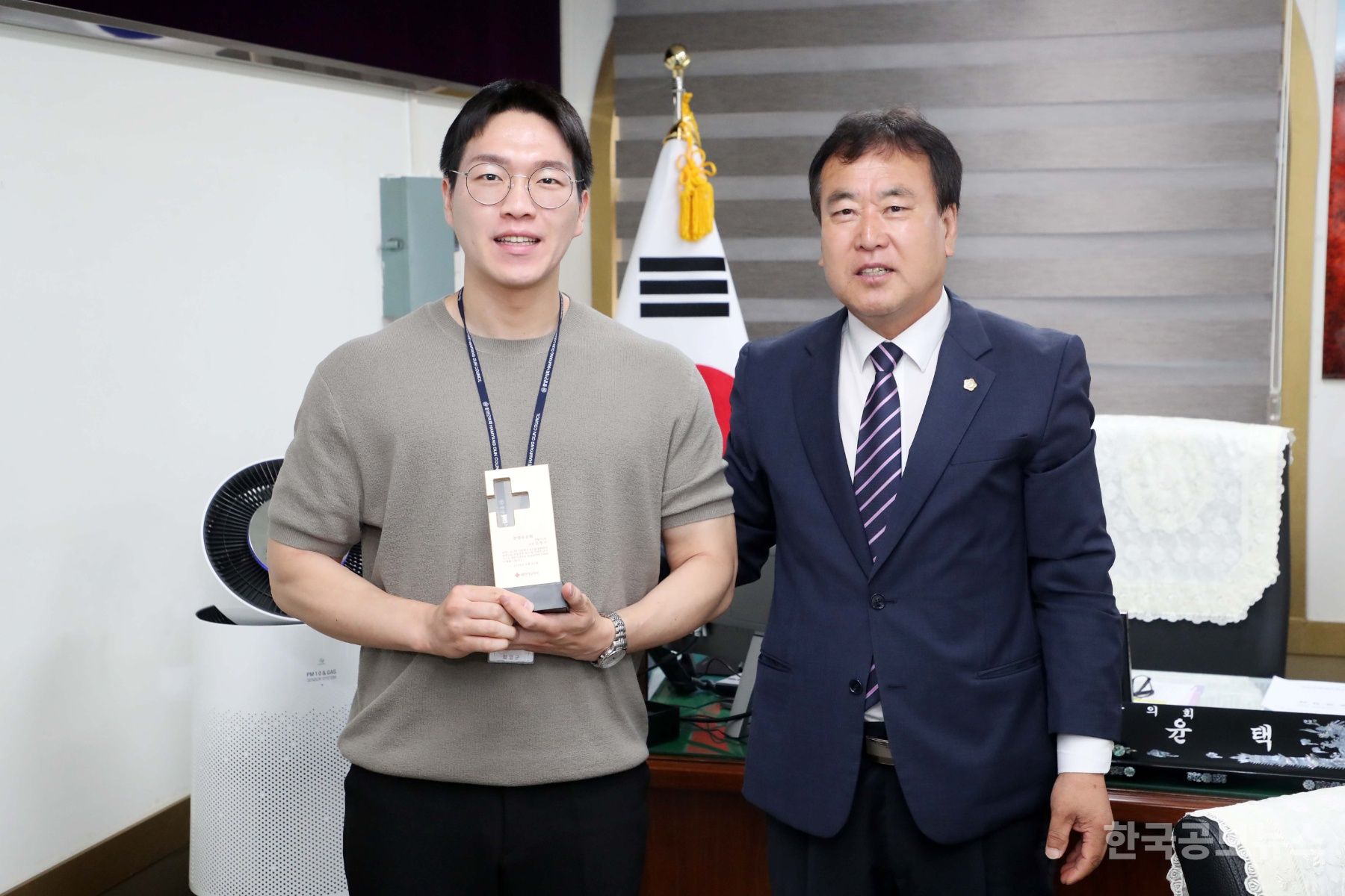함양군의회 김형수 주무관, “헌혈 50회”로 금장 수상 기사 사진