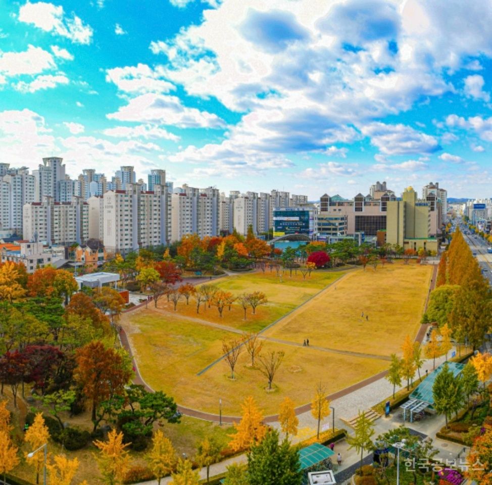 대전 중구, 서대전광장 맨발걷기 산책로 조성 등 새단장 기사 사진