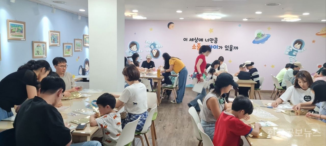 의성조문국박물관, 국보전시해설과 함께하는 금관 만들기 운영 기사 사진