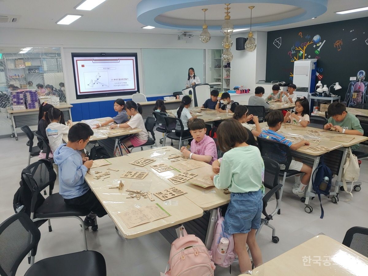 국립광주과학관, 북구청과 함께하는 ‘2025 여름방학 과학교실’ 운영 기사 사진