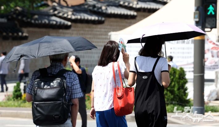 남부지방에 이어 중부지방도 장마 종료…'폭염특보' 확대될 듯 기사 사진