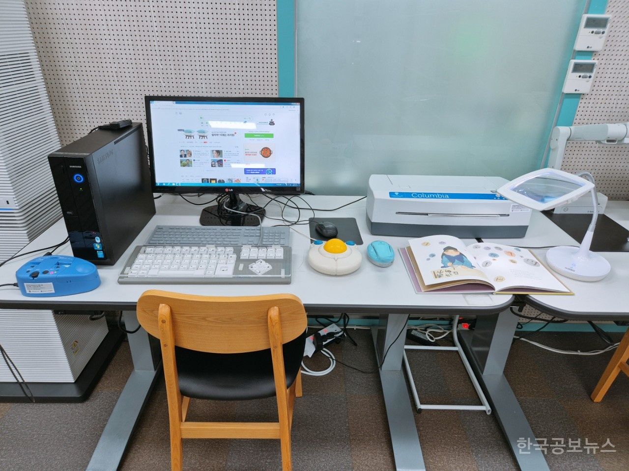 증평군립도서관, 장애인·노인 독서보조기기 설치 기사 사진