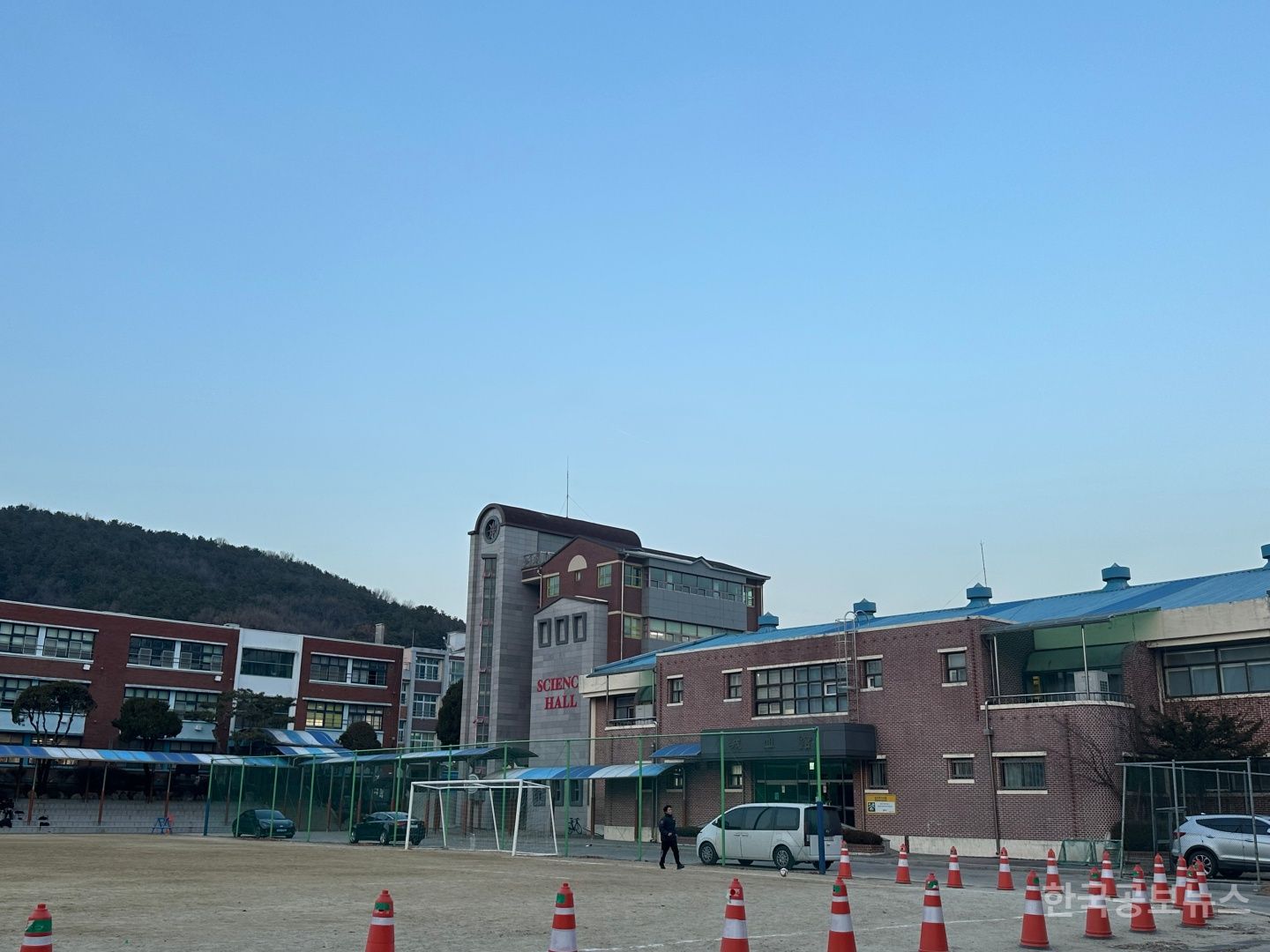 이상일 용인특례시장, 용인중 과학관에 장애학생 엘리베이터 설치비 6억 원 경기도교육청 예산 기사 사진