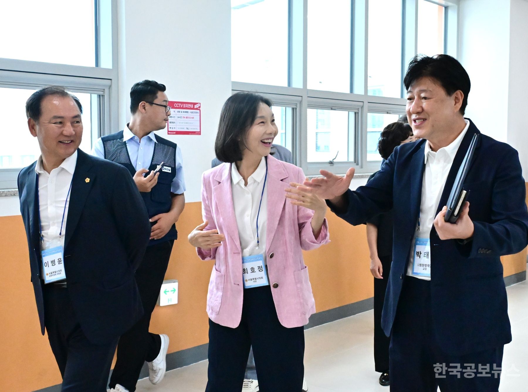 최호정 서울시의회의장, 환경·디지털·안전 담아 새단장한 청량중학교 방문 기사 사진