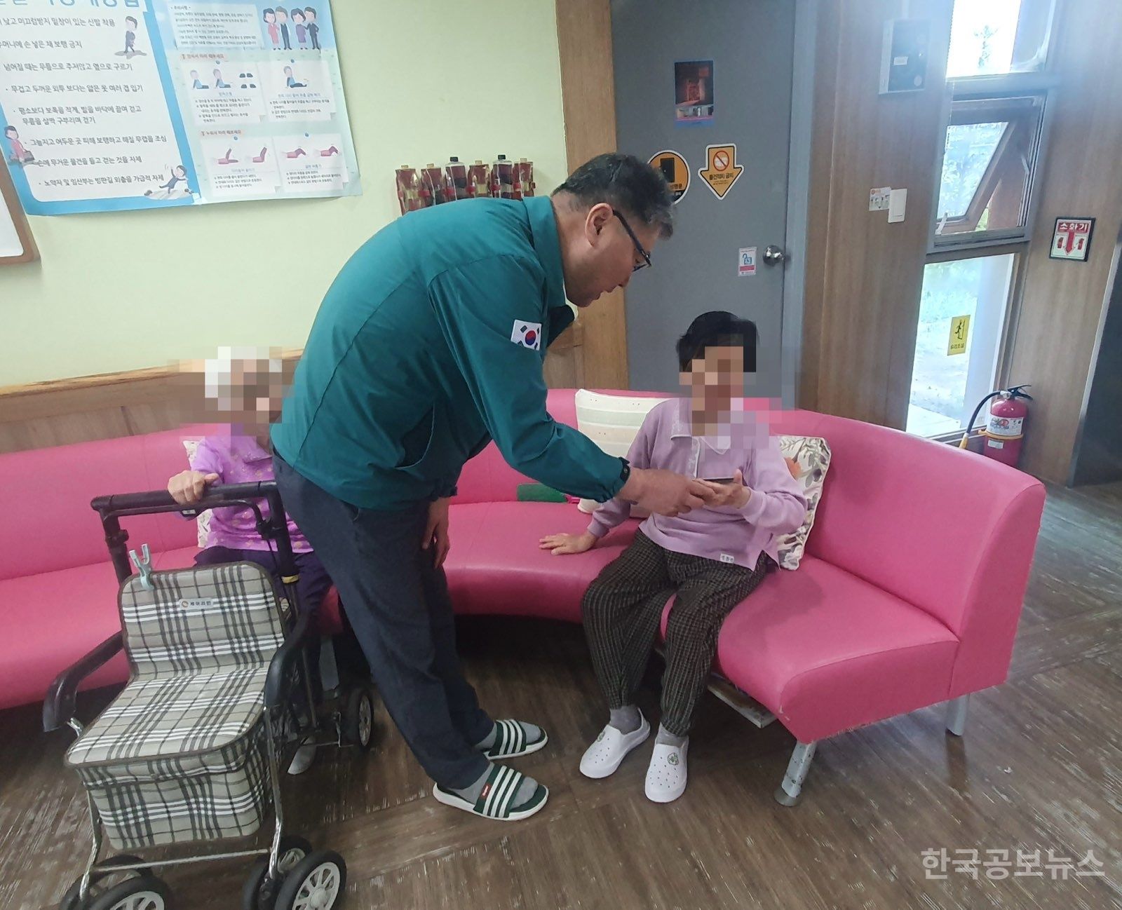 거창군 가조면, 민생회복 소비쿠폰 “찾아가는 행복 신청반” 운영 기사 사진