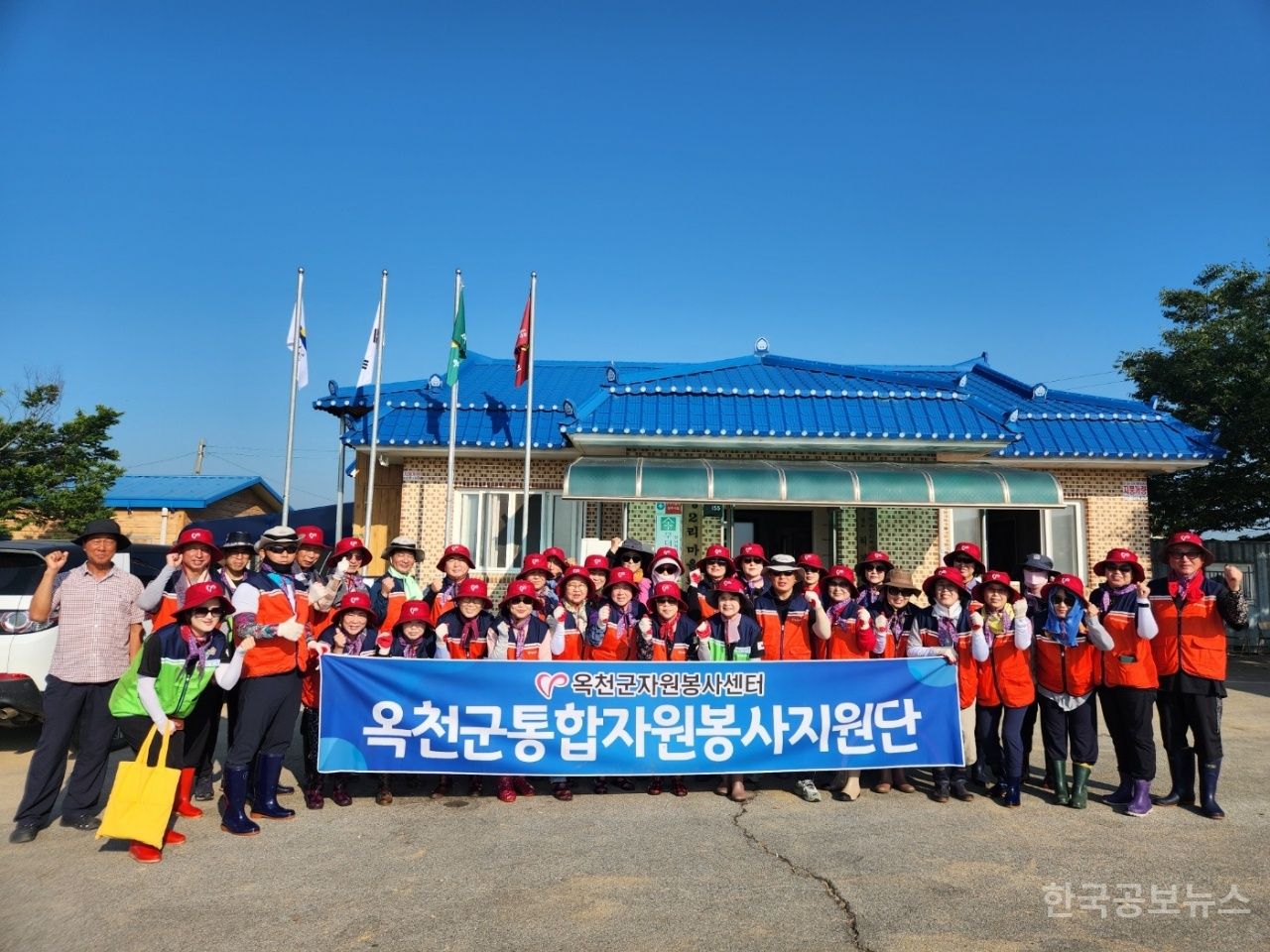 옥천군자원봉사센터,  예산군 수해 현장에서 수해 복구 봉사 활동 실시 기사 사진