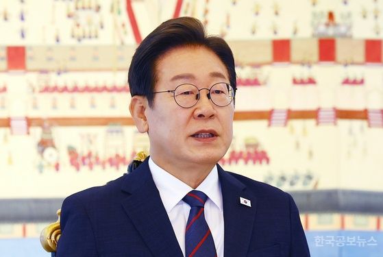 [리얼미터] 李 대통령 국정수행 평가 긍정 61.5%·부정 33% 기사 사진