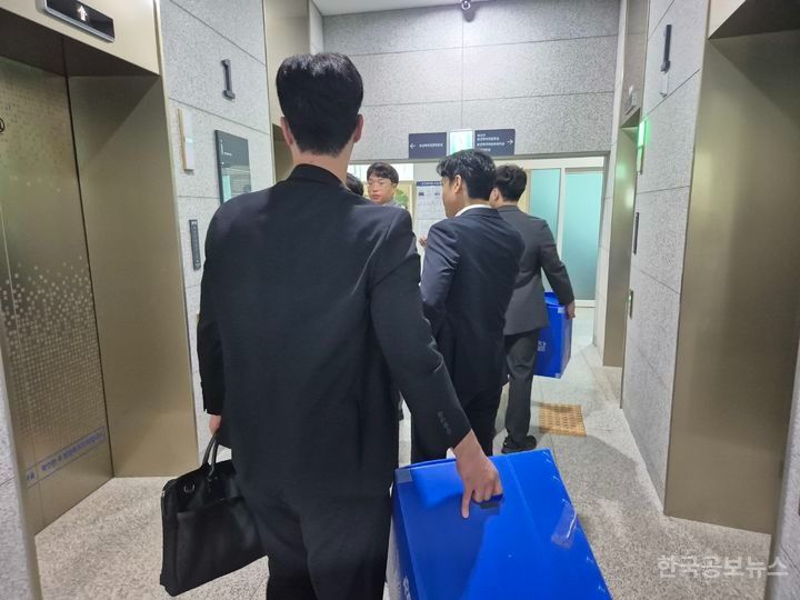 경찰, '뇌물 수수·사업 특혜 제공 의혹' 경기도의원들 압수수색 기사 사진