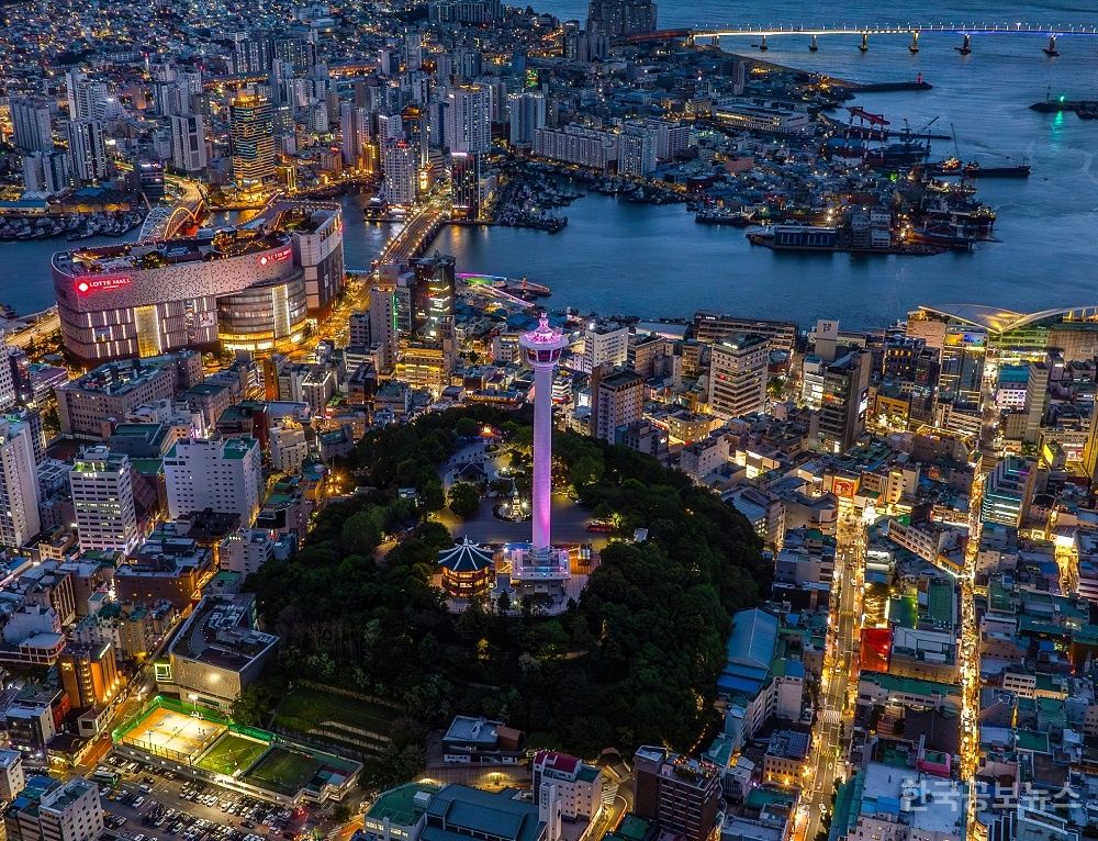 반전미로 외국인 사로잡은 부산, 이색 야간관광 트렌드 주도 기사 사진