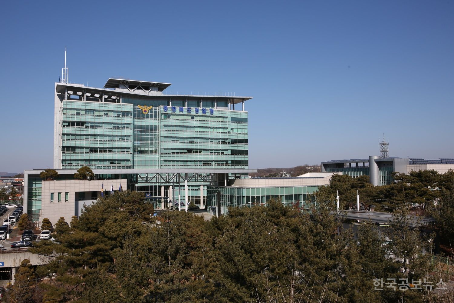 '미성년자와 성관계' 현직 경찰관 구속 "의제강간 혐의" 기사 사진