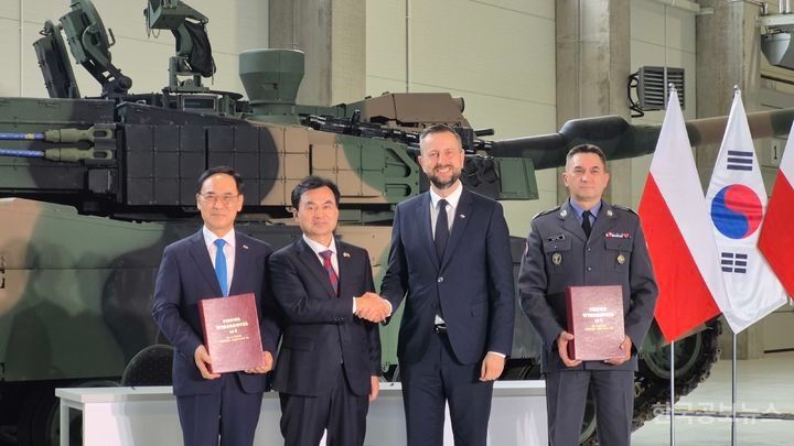 현대로템, 폴란드와 9조원 규모 K2전차 2차계약 체결…안규백 국방장관 참석 기사 사진