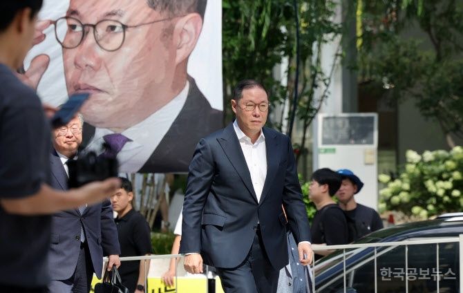 '김건희 집사 게이트 연루' HS효성 조현상, 특검 조사 출석 기사 사진