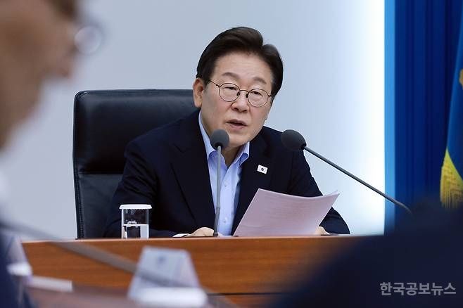 이재명 대통령 "이춘석 주식거래 의혹 엄중하게 인식…엄정 수사하라"지시 기사 사진