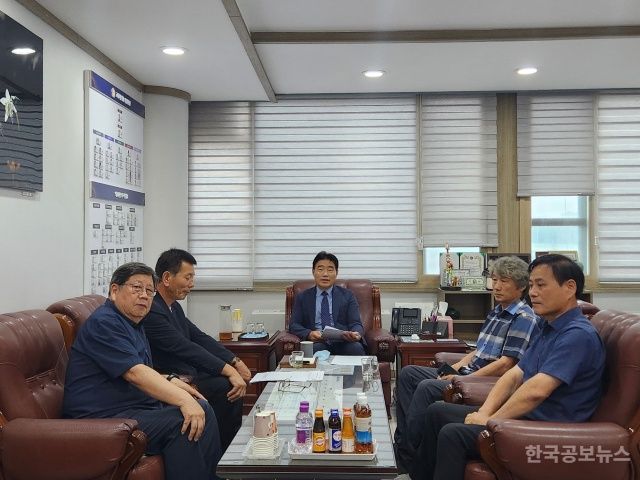 고양특례시의회 김운남 의장, 농업 현안 청취...도농복합도시 미래 농정 논의 기사 사진