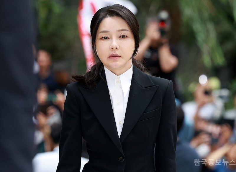 김건희 특검팀, '피의자' 호칭하며 조사…김건희, 진술 거부 하지 않고 답변   기사 사진