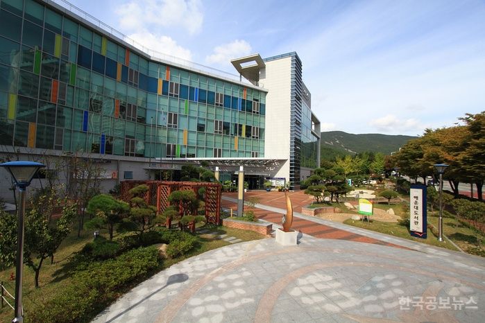 부산해운대도서관, ‘계곡책방:책멍 물멍’ 운영 기사 사진