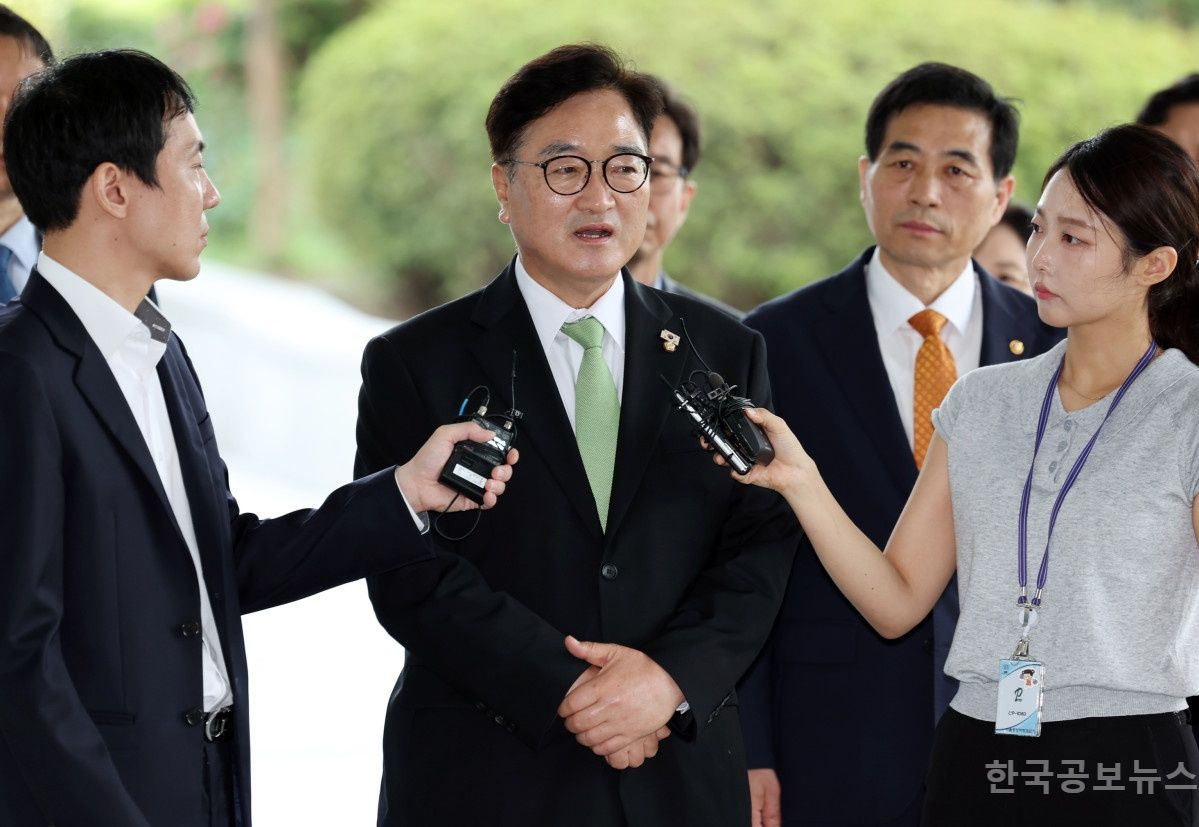 우원식 국회의장, 내란특검 출석 "진실 규명은 당연한 책무"  기사 사진
