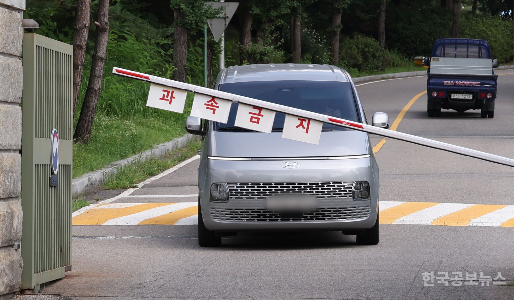 김건희 특검팀, 尹 체포영장 재집행 불발  "물리력 행사했지만 尹 완강히 거부" 기사 사진