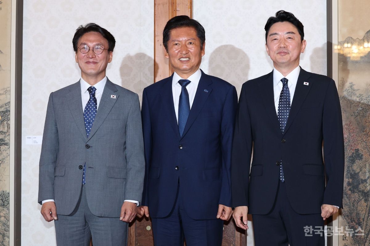 고위 당정회의서 '원팀 플레이' 강조…김민석 총리 "당·정·대, 완전일치 책임공동체 돼야" 기사 사진